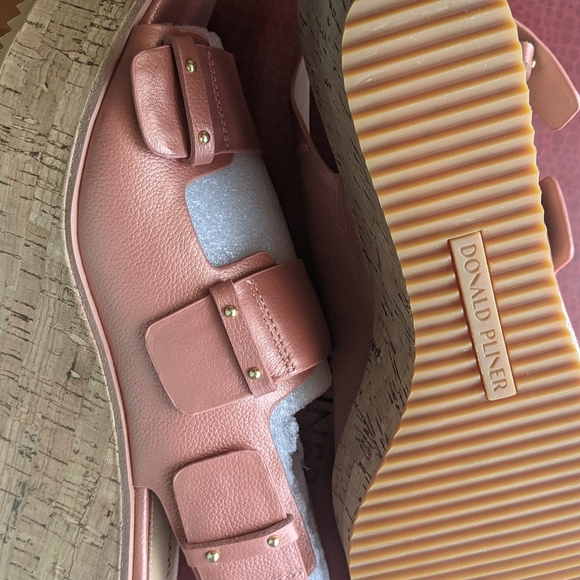 Shoes - Picture 3 of 4